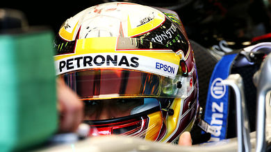 Hamilton wins at Singapore as Ferraris crash Hamilton wins at Singapore as Ferraris crash