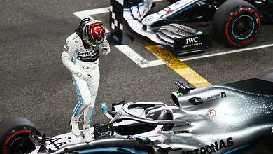 Hamilton in talks with Ferrari – Abu Dhabi Grand Prix noticebook Hamilton in talks with Ferrari – Abu Dhabi Grand Prix noticebook