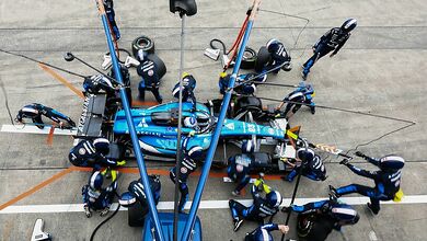 F1MATHS: The numbers behind Albon's record-breaking F1 weekends F1MATHS: The numbers behind Albon's record-breaking F1 weekends