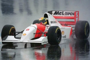 McLaren MP4-8 image
