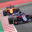 Brendon Hartley chased by Fernando Alonso