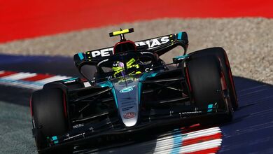 What is still hindering Mercedes in its quest to return to top form?